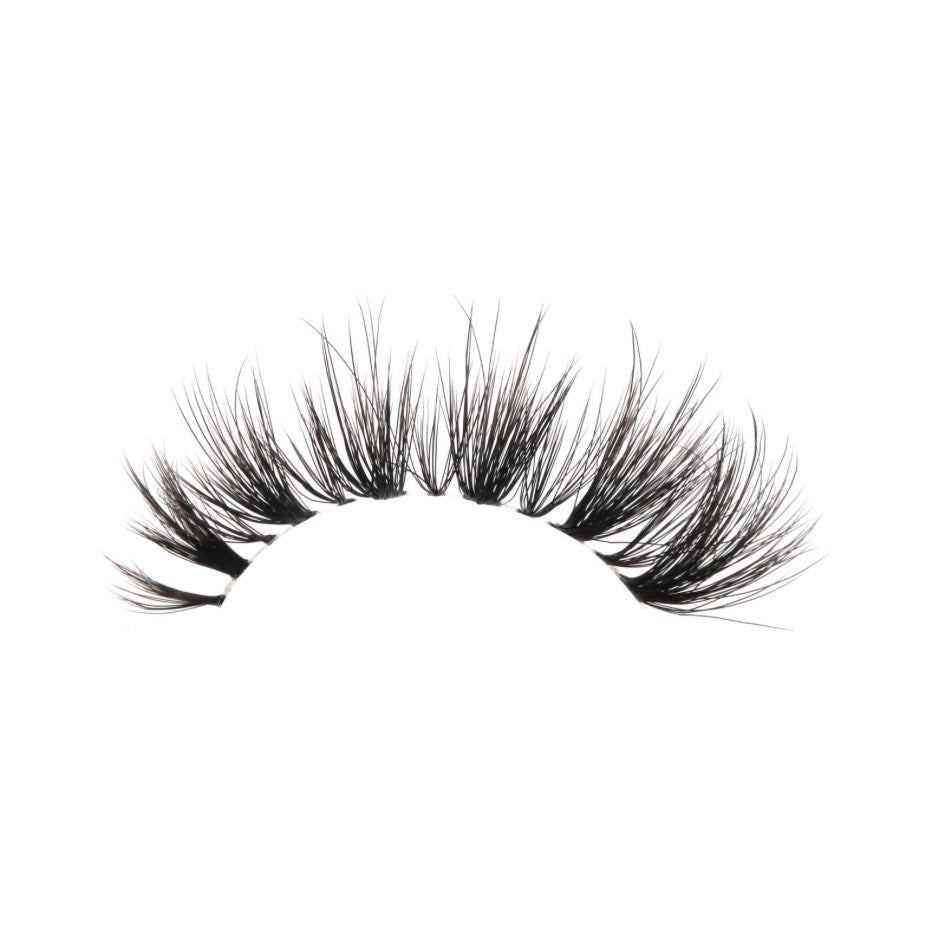 Close up photo of hayati lashes's own mega wispy volume lashes with an invisible band and with a super fluffy model in cat eye in front of a white background